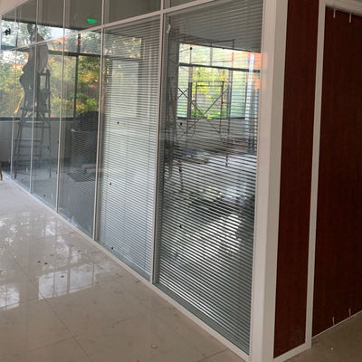 qualité  Easy Installation Highlight White Color Aluminum Partition And Glass Partition For Office Hotel And Hospitals usine